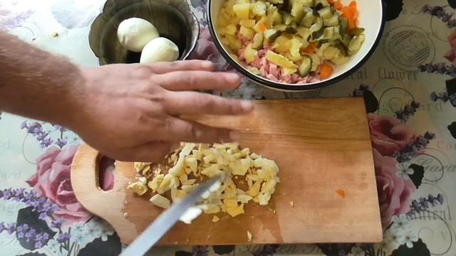 Если солёный огурец на столе. Значит будет оливье! смотреть онлайн