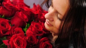 Песня Яна Райбурга "Дарите женщинам цветы" поёт Сергей Харевич.