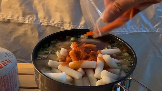 겨울 동계 자작캠핑카 차박! 차박 영하 기온 차박차 안은 후끈! 한겨울에 사우나 캠핑!성급 호텔 부럽지 않은 편한 솔로여자 캠핑카 차박캠핑!