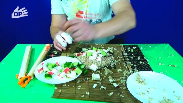 Лайфхак СУШИ.Как быстро приготовить вкусные роллы.Кошмарная кулинария.РукаОП смотреть онлайн