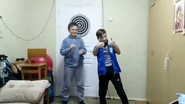 Мы играем в домашний боулинг смотреть онлайн