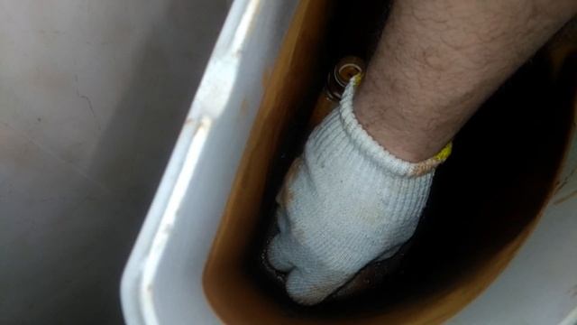 Замена болтов крепления бачка к унитазу
