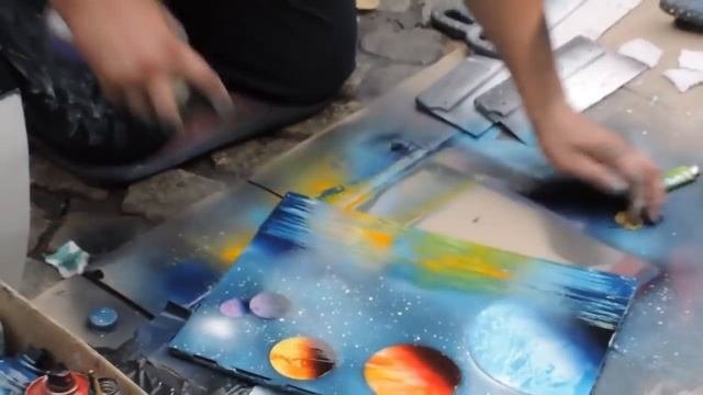 Львов - уличный художник. Картина краской из балончика