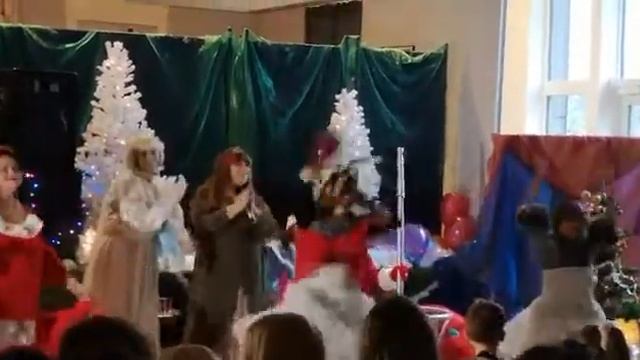 новогодний танец смотреть онлайн