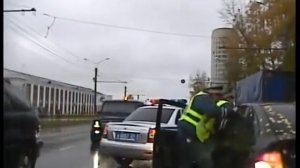 Беспредел ДПС Чебоксары Бьют стекло бандиты в погонах