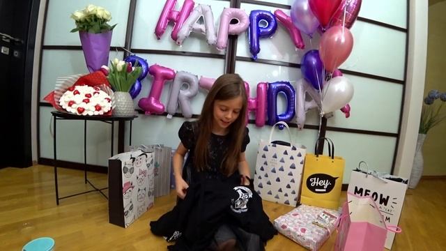 МОИ ПОДАРКИ на ДЕНЬ РОЖДЕНИЯ ❤︎ Что Мне ПОДАРИЛИ на 9 ЛЕТ ? ❤︎ РАСПАКОВКА ПОДАРКОВ смотреть онлайн