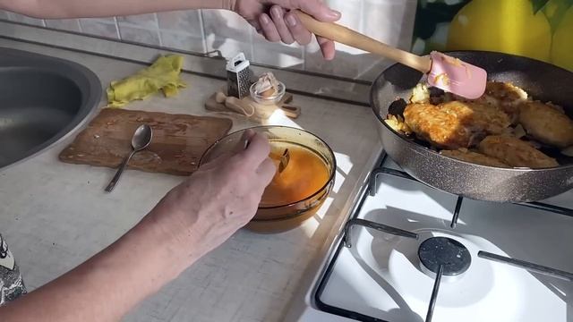 Салфетки на стол! Отвар из лаврового листа варим. Обсуждаем пространство на кухне. Готовим котлеты смотреть онлайн