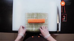 Как приготовить ролл Филадельфия. Суши Шоп / How to make Philadelphia sushi.