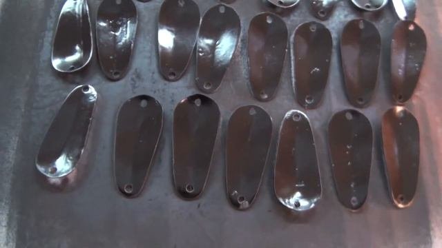 Рыбалка и блесна. Покраска колеблющихся блесен эмалями из балончиков. Первые штрихи. (Часть 16).