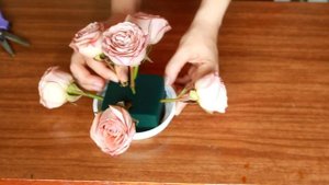 Флористика для начинающих / цветочная композиция на стол для гостей