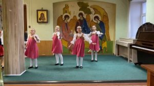 Шуточный танец «Мамины помощники»