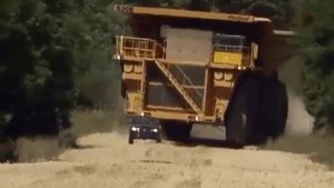 БОЛЬШАЯ МАШИНА РАЗДОВИЛА МАЛЕНЬКУЮ МАШИНУ