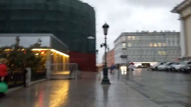 Москва 824 Манежная улица, Манеж, спуск в Александровский сад осень день смотреть онлайн