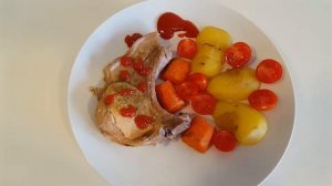 Нежная Свиная котлета на кости с картошкой.