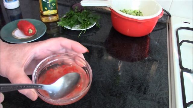 Пряные огурчики и отварная картошка -  отличная идея для легкого ужина!