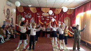 Подготовительная группа "Юнги". Танцевальная композиция "Белые шарики"