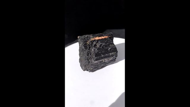 минерал Турмалин черный (Шерл) 6х6х5.5 см смотреть онлайн