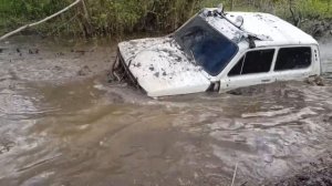 Топим ниву , весна, большая лужа, оф роуд нива на 33 колесах