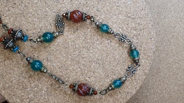 Резной сердолик, гессонит и агат. Длинные бусы с подвеской. смотреть онлайн