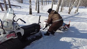 Нарезка классической лыжни на подъеме