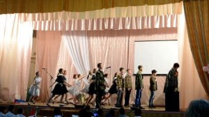 Инсценировка военной песни в школе