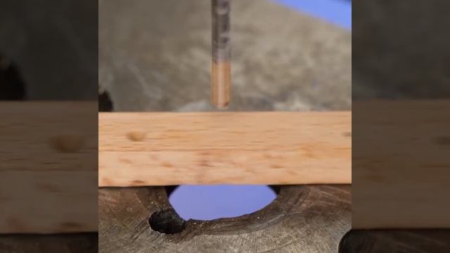 Он только что создал удивительную поделку? чехол для телефона из металла и дерева ? смотреть онлайн