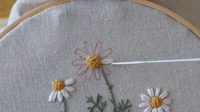 【立体刺繍】ぷっくりかわいいカモミールの刺繍｜刺繍｜刺繍図案｜刺しゅう初心者｜スタンプワーク
