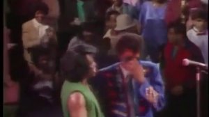 Michael Jackson on stage during James Brown concert in 1983 (1) (online-video-cutter.com) (1)