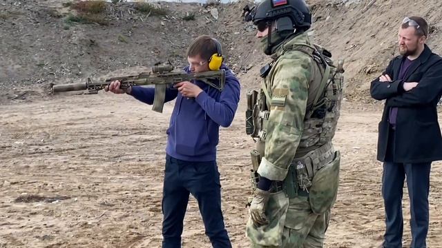 ВЗОРВЕТСЯ ИЛИ НЕТ !!! Выстрел с оружия в баллон ПРОПАНА , МЕТАНА и топливный бак !!! ) смотреть онлайн