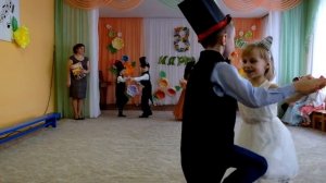 ТАНЕЦ МЫШЕЙ И ТАРАКАНОВ