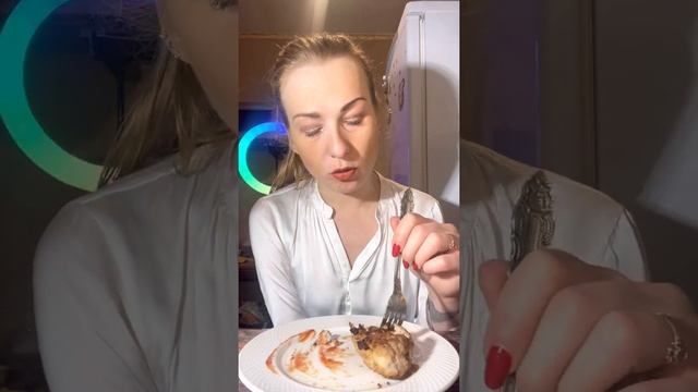 Мукбанг: пюре и котлеты. Переехала? Как суд? Люблю цветы? смотреть онлайн