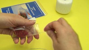 Вязание бисером. Урок 2.  Быстро и просто одеваем бисер на нить