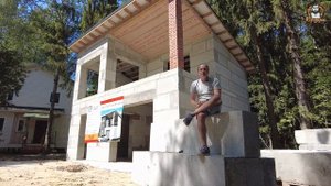 Обзор двухэтажного гаража из полистиролбетона 72,5 м2 с жилыми помещениями