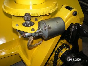 Моторчик привода поворота хобота.