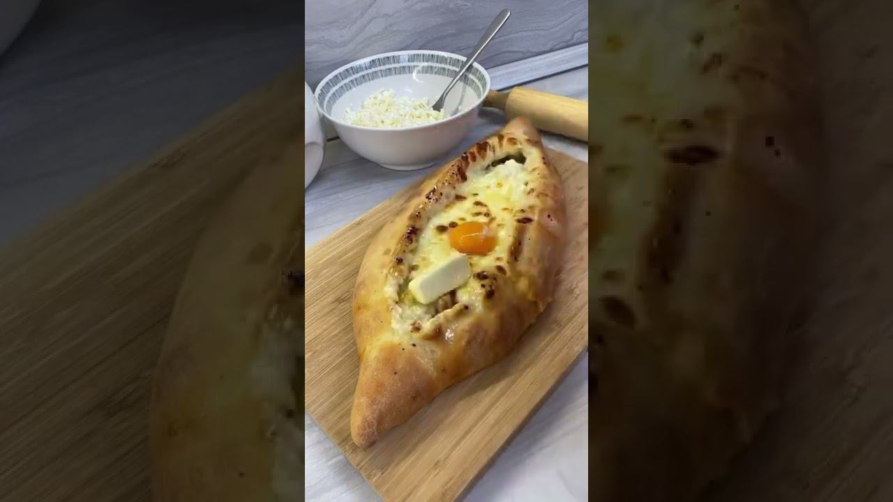 Рецепт см.у меня на канале! Горячая, ароматная лодочка, с хрустящим краешком, сочным желтым центром!