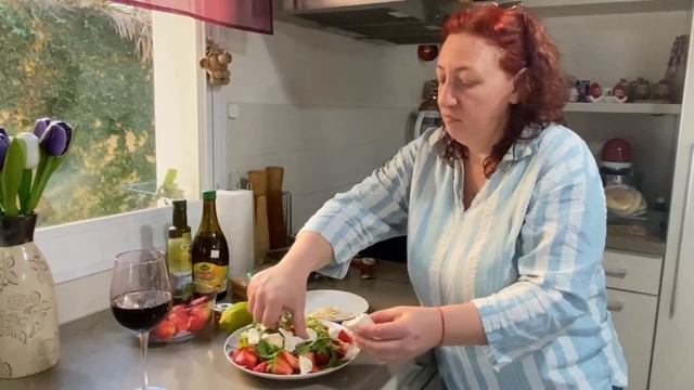 #67 Такого Салата вы еще не пробовали! Салат с клубникой и сыром смотреть онлайн