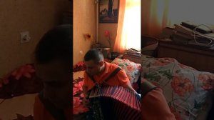 Страдания на гармони мастера Гаращенко.
