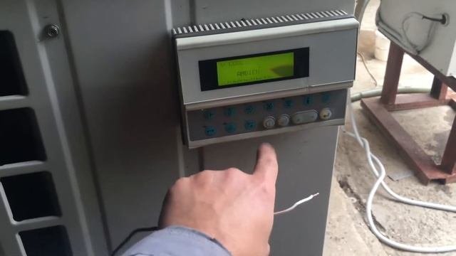 Моноблочный чиллер с воздушным охлаждением конденсатора и тепловым насосом