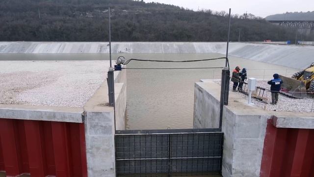Крым.Бельбекский водозабор НАПОЛНЕНИЕ БАССЕЙНА.Монтаж оборудования.Благоустройство территории смотреть онлайн