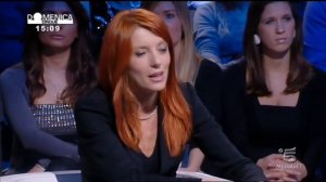 Michela Vittoria Brambilla indossa un abito blù scuro di classe