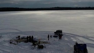 В Новгородской области обнаружили и достали из воды советский самолет-амфибию.