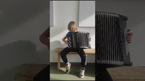 Обучение игре на баяне - онлайн. Ю. Гаврилов "Колобок". Исполняет Тимофей Ковалёв.