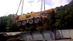 Кран упал в сочи в июле.(Crane collapses in Sochi in July.)