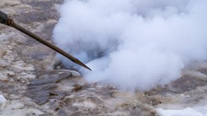 Растопка льда под стойками опалубки