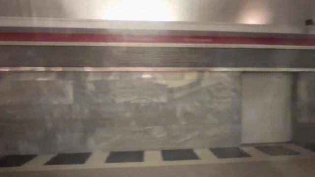 Без остановки!Проследование ст.м.Чернышевская (из окна метропоезда "Юбилейный") смотреть онлайн