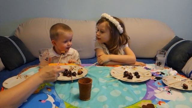 Обнимашки с Машей !!! ШОКОЛАДНОЕ ФОНДЮ ЧЕЛЛЕНДЖ  ! CHELLENGE!!! Фрукты и колбаса в шоколаде.
