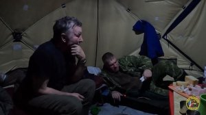 Река Лена . В маленьком притоки реки Лена, в камеру увидели большое скопление хариуса и ленка.