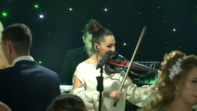 Марина і компанія. Коли Марина на весіллі грає хай весь світ зачекає смотреть онлайн