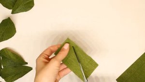 Как сделать листья из гофрированной бумаги