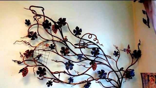 Красивая кованая подставка для цветов на стене цветочница настенная держатель из металла смотреть онлайн